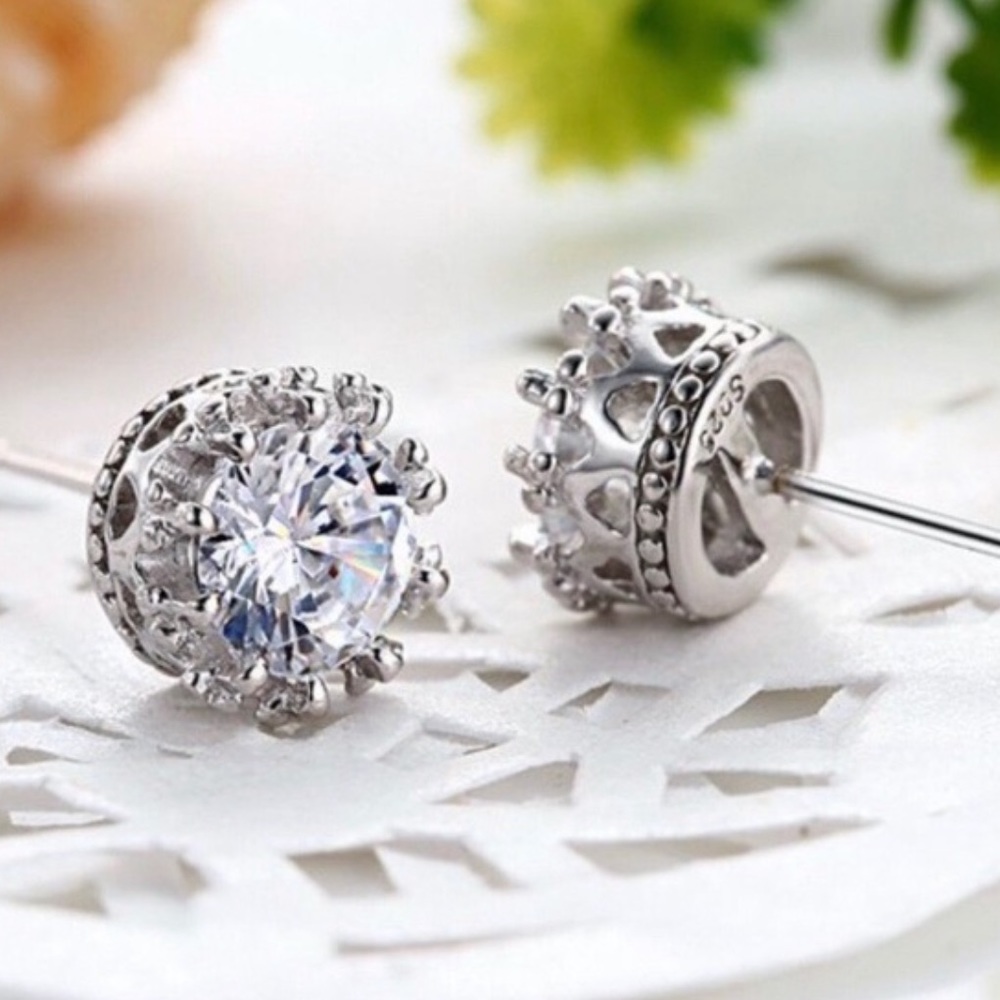 **New 925 Sterling Silver Diamond Stud Earrings